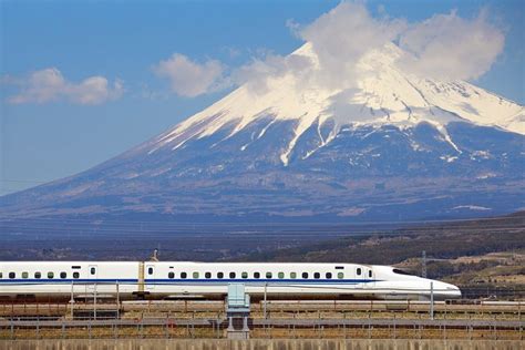 東京怎麼到富士山：在尋找最佳路線時，不妨考慮一下是否應該乘坐飛機或火車？